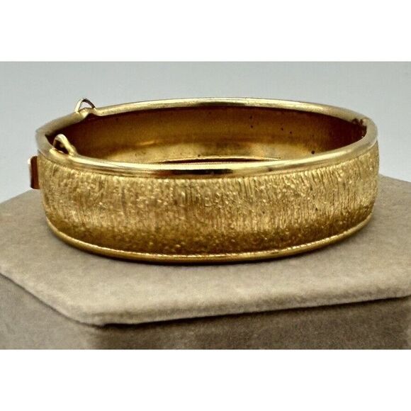 Coro Jewelry - Vtg CORO Pegasus Bracelet 1940-50s  Textured Gold Tone Hinged Bangle Retro 2.5"